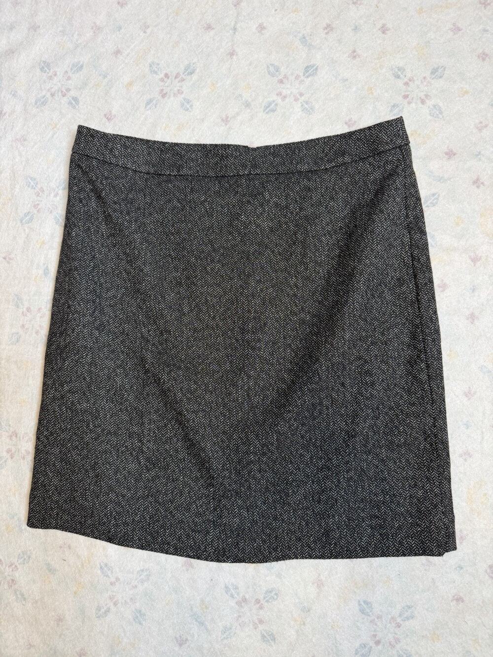 Loft Women’s Short Skirt Size 4 Tweed Black White Small Herringbone Pattern